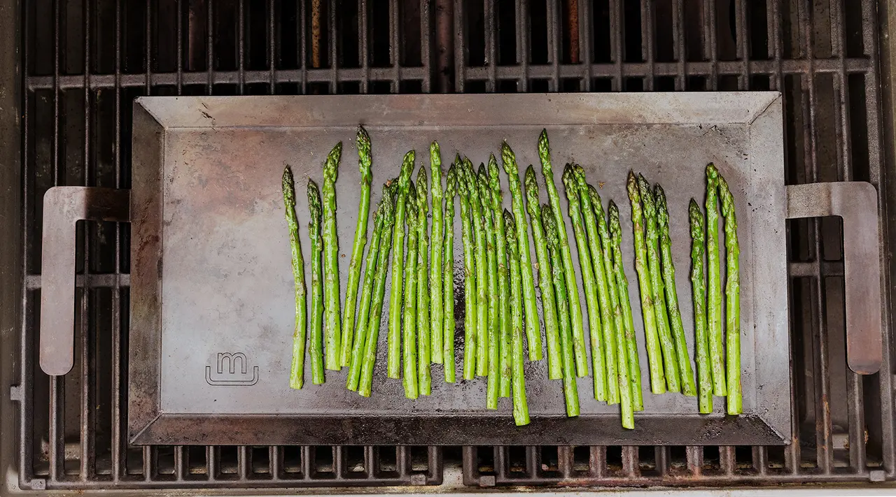 asparagus on griddle