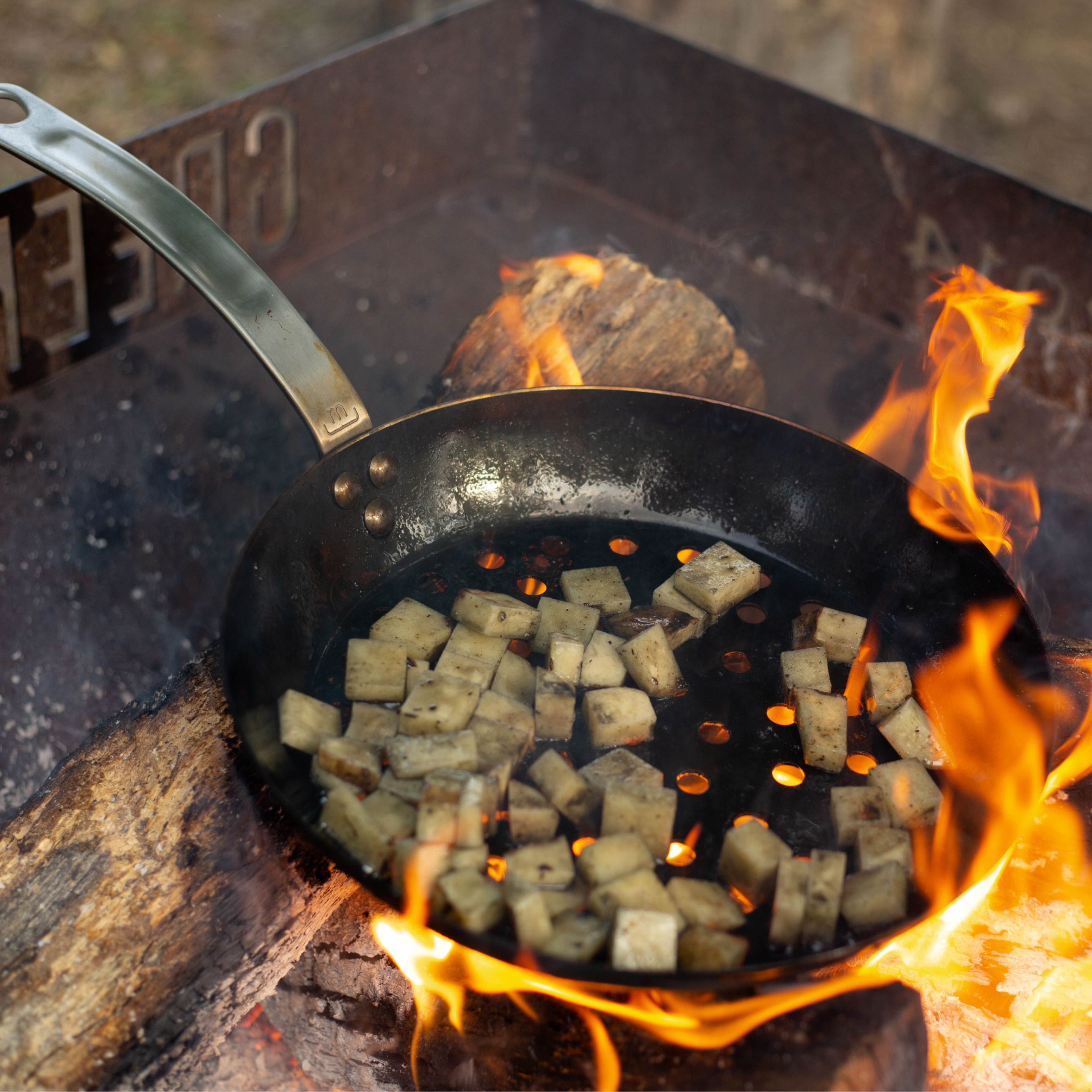 Lodge 12 in Seasoned Carbon Steel Skillet