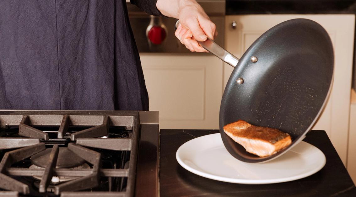 Is this the best kitchen gadget EVER? Shoppers are going mad for this  multi-way frying pan