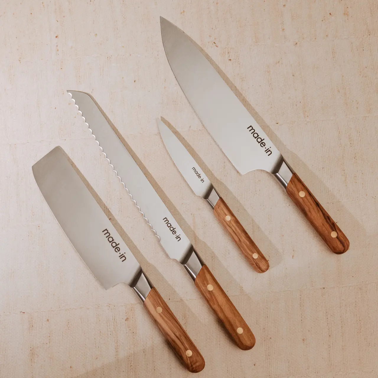 Hand forged quality 3-piece knive set with olive handle in luxury