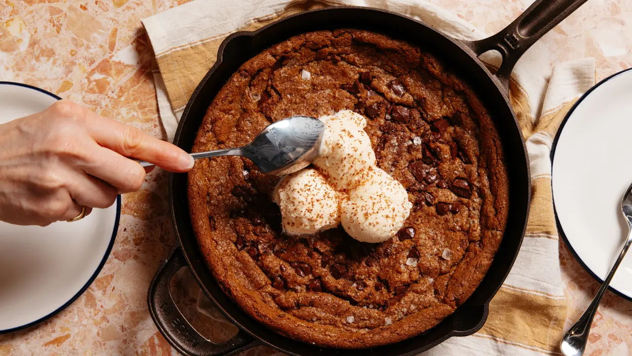 Brown Butter Chocolate Chip Skillet Cookie 