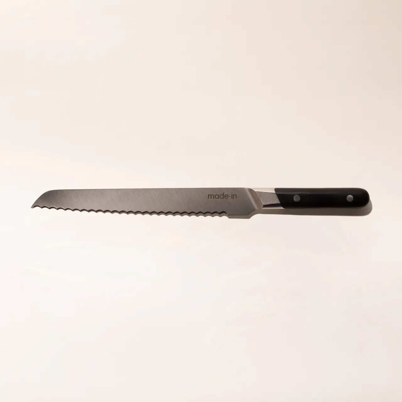 bread knife black top
