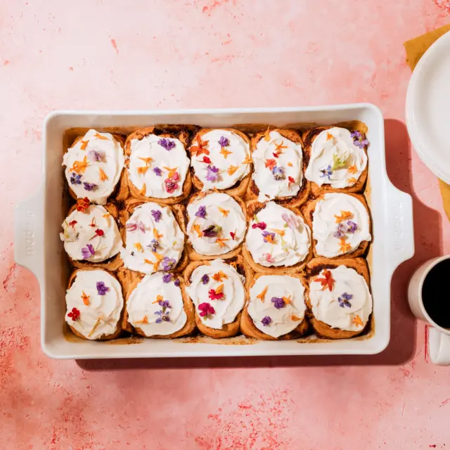 rectangular baking dish white lifestyle