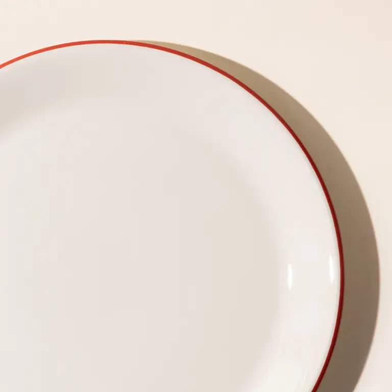 dinner plate red rim zoom