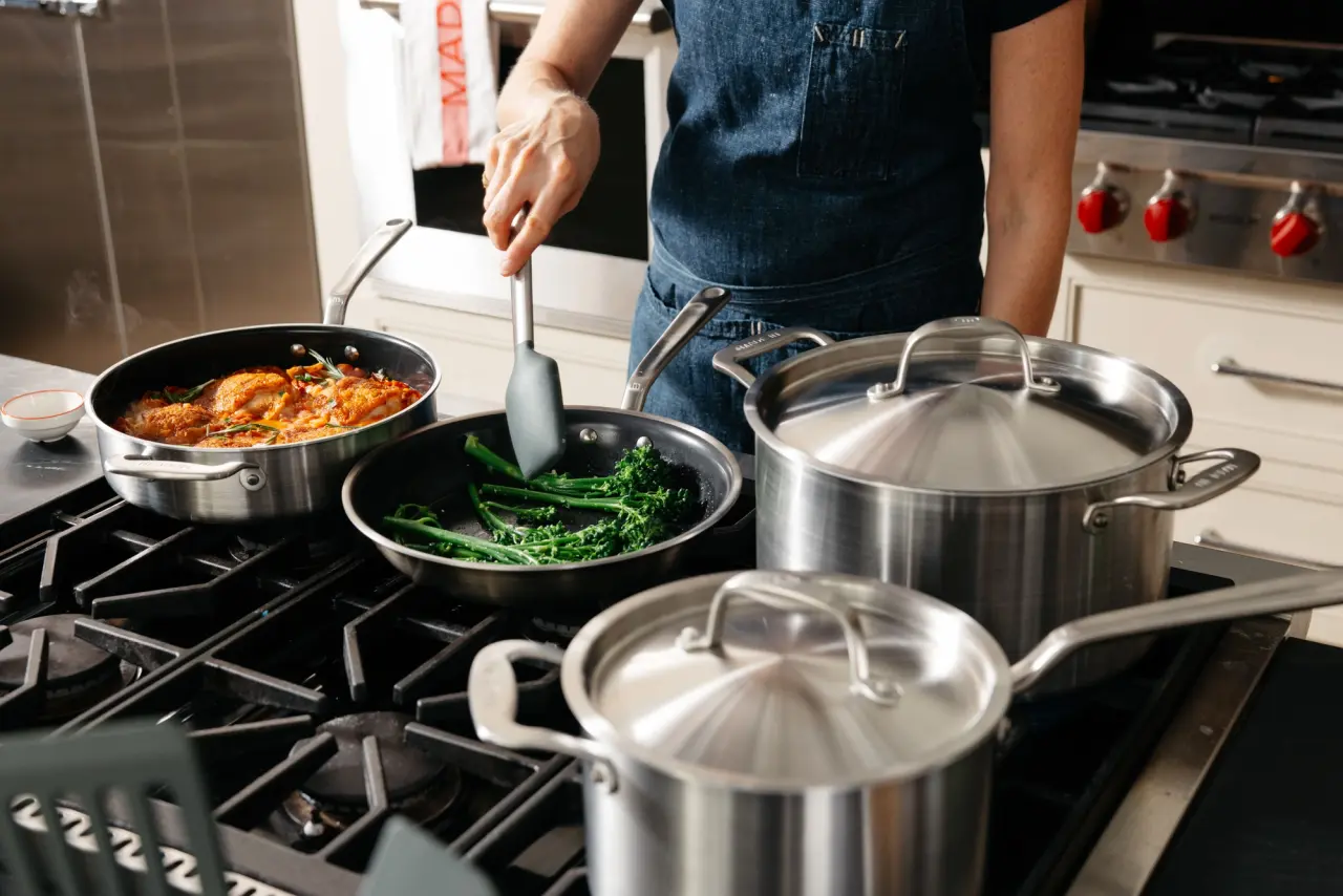 7-Piece / Obsidian Black / Stainless lifestyle shot