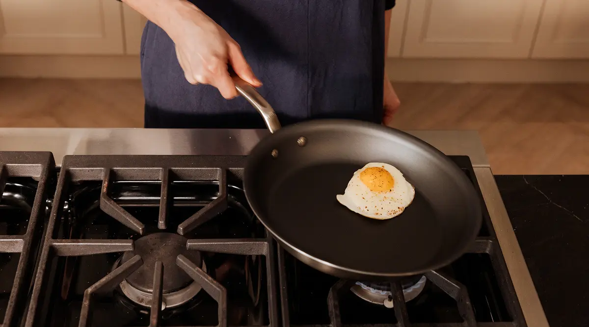 egg in non stick pan