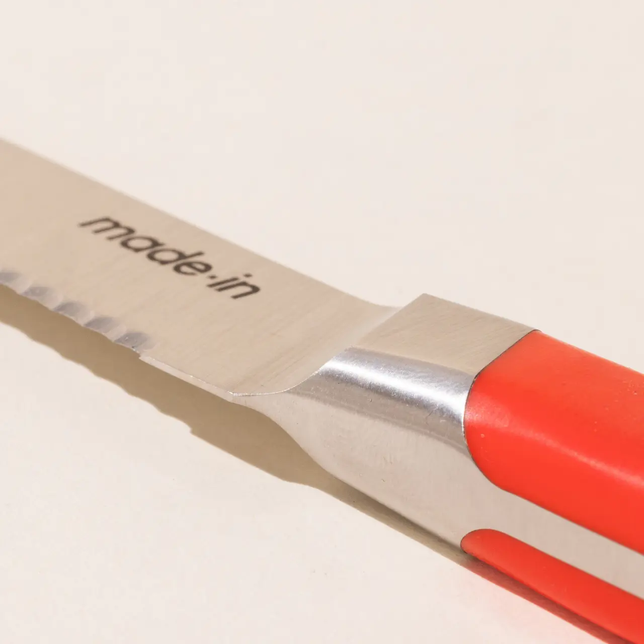utility knife red blade macro