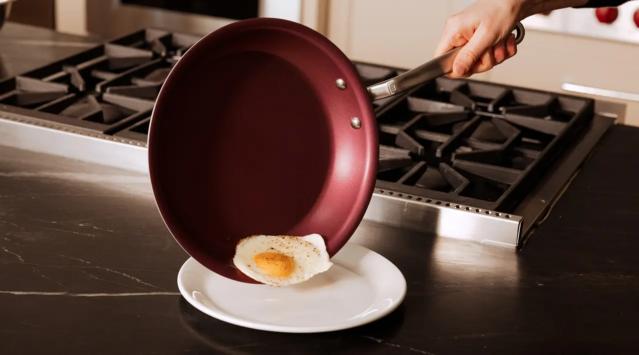 non stick frying pan with egg