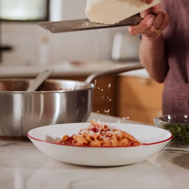 Complete / Red Rim lifestyle shot