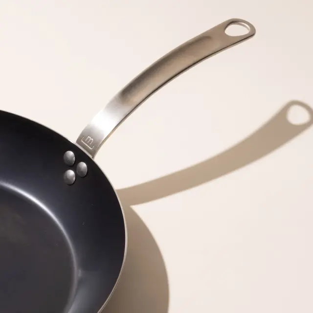 carbon steel 12-inch frying pan detail image