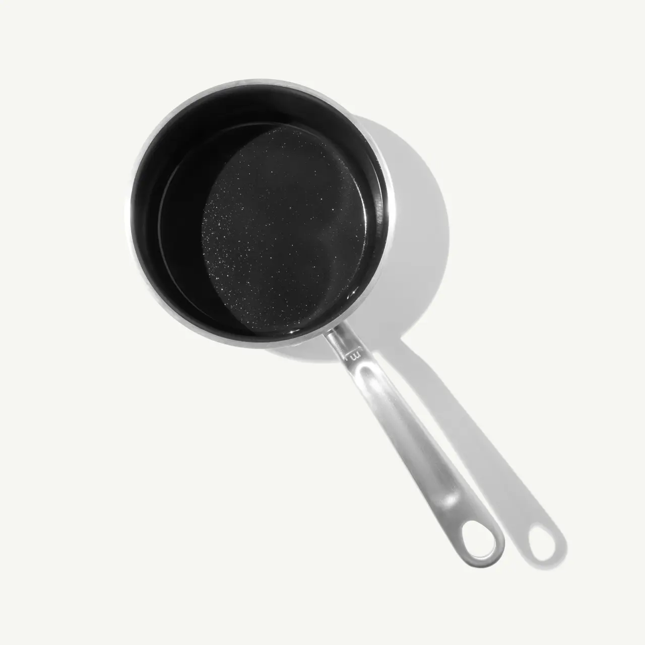 2 QT / Obsidian Black / Stainless lifestyle shot