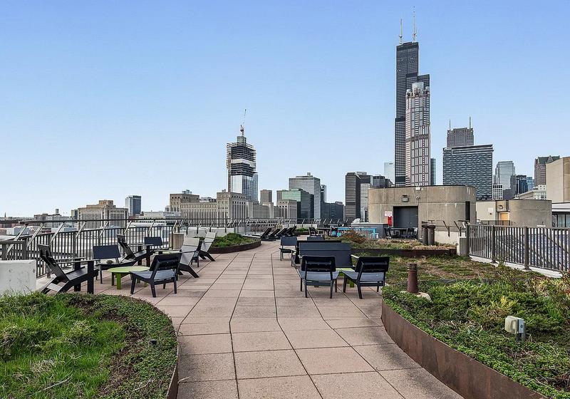 River City Apartments — Chicago, Illinois