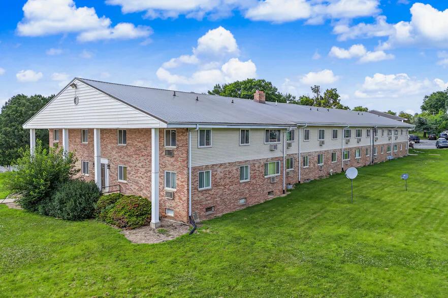 Meadow Ridge Apartments — Waterloo, Iowa