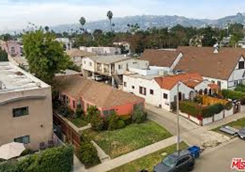 833 N Poinsettia Place | Los Angeles CA 90046 — Los Angeles, California