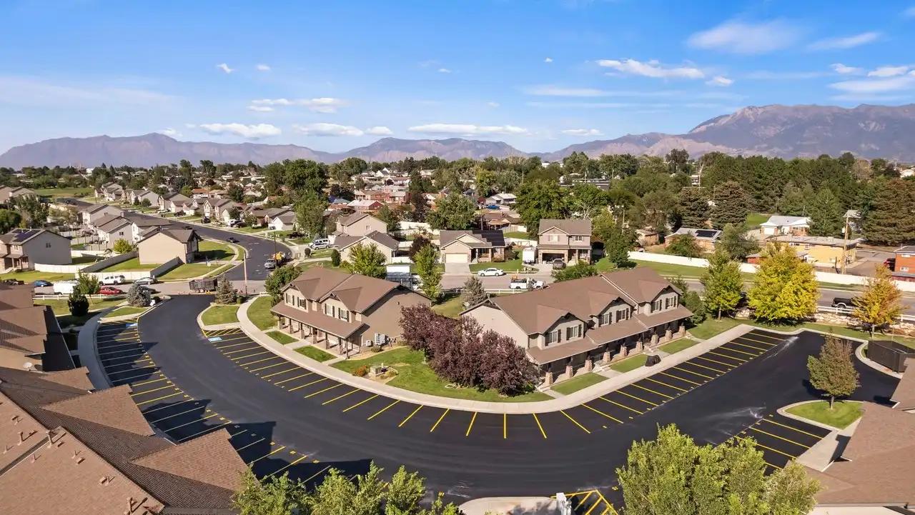 Oakwood Apartments — Roy, Utah