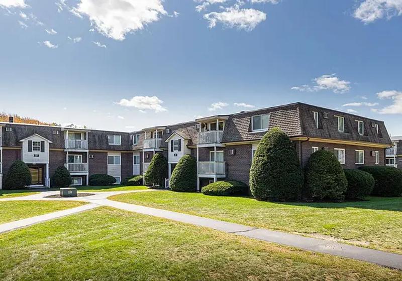 Ashford Crossing — Shrewsbury, Massachusetts