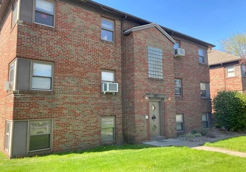 W Locust Street Apartments — Davenport, Iowa