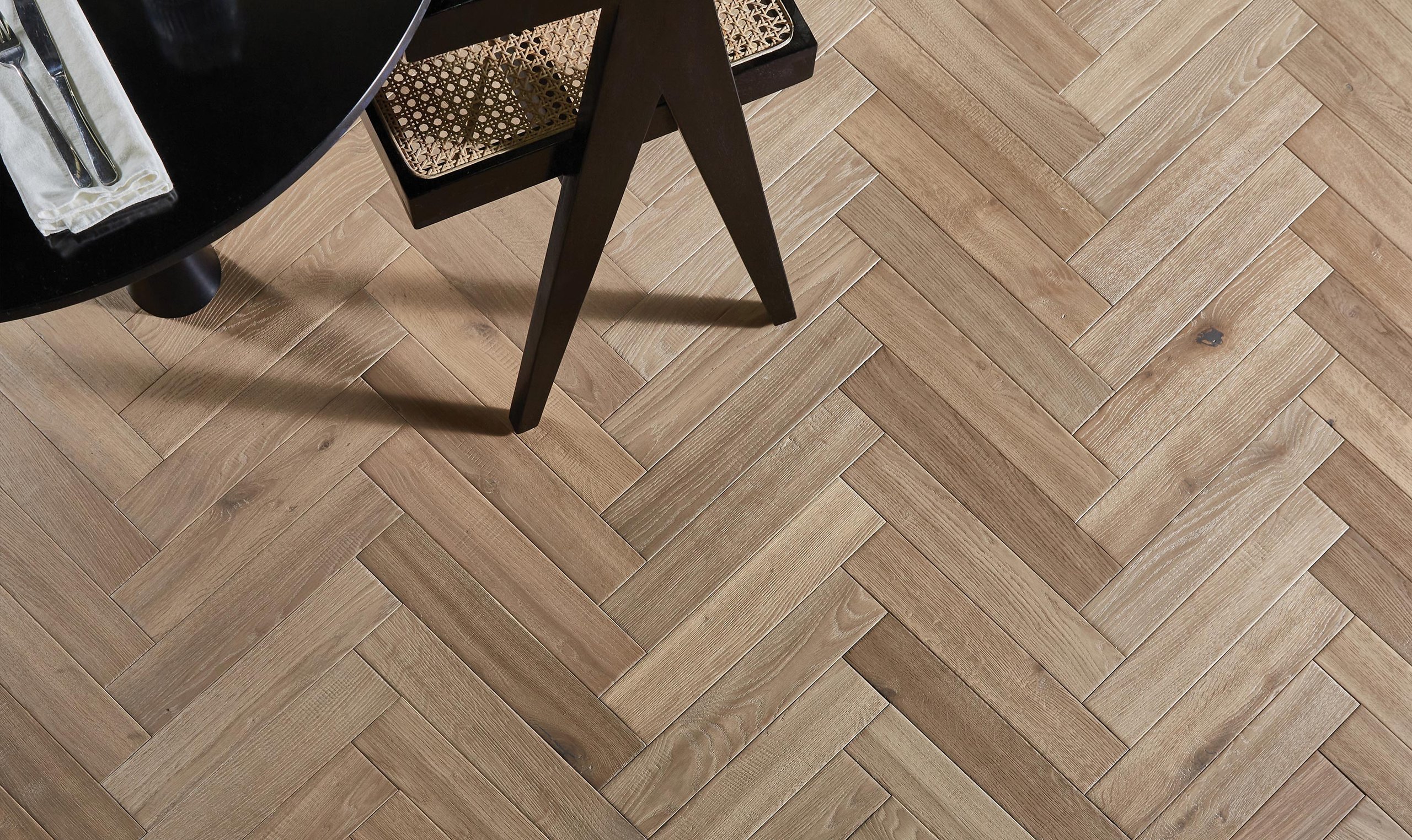 Thatch Narrow Herringbone in a room setting