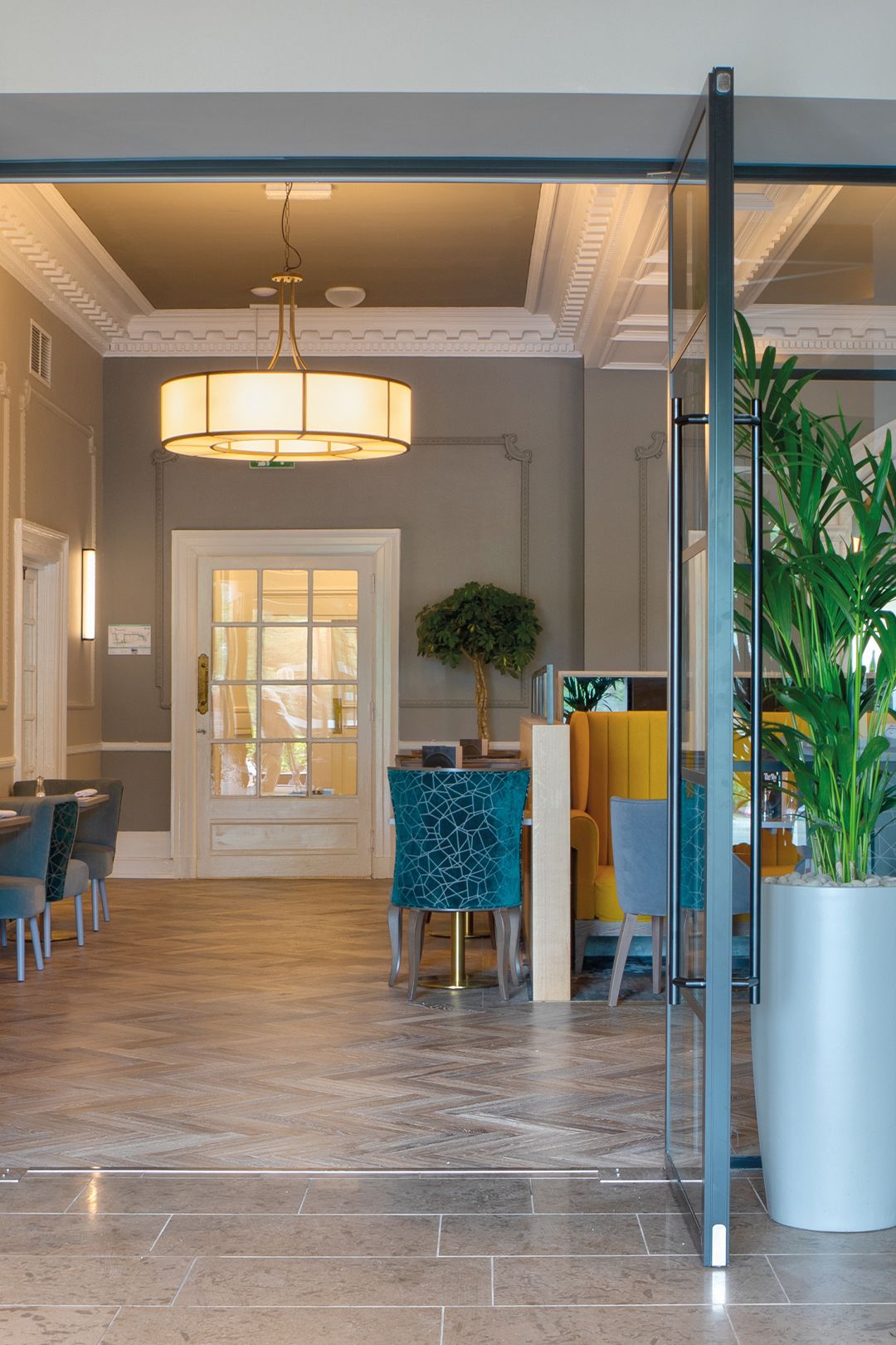 Hotel feature floor