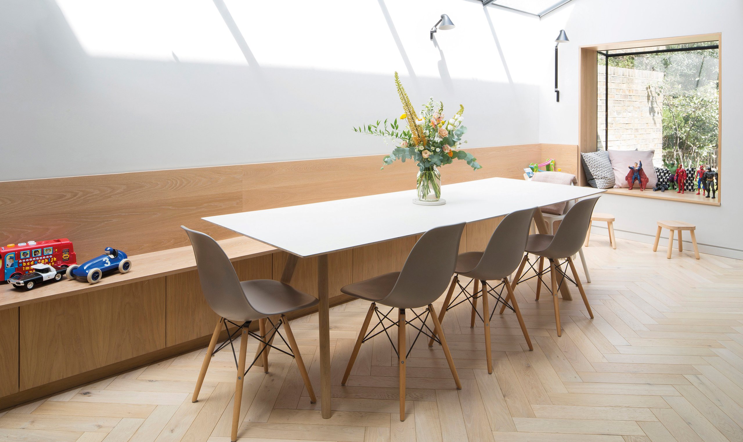 Santi Herringbone, Strada, Wilton Way