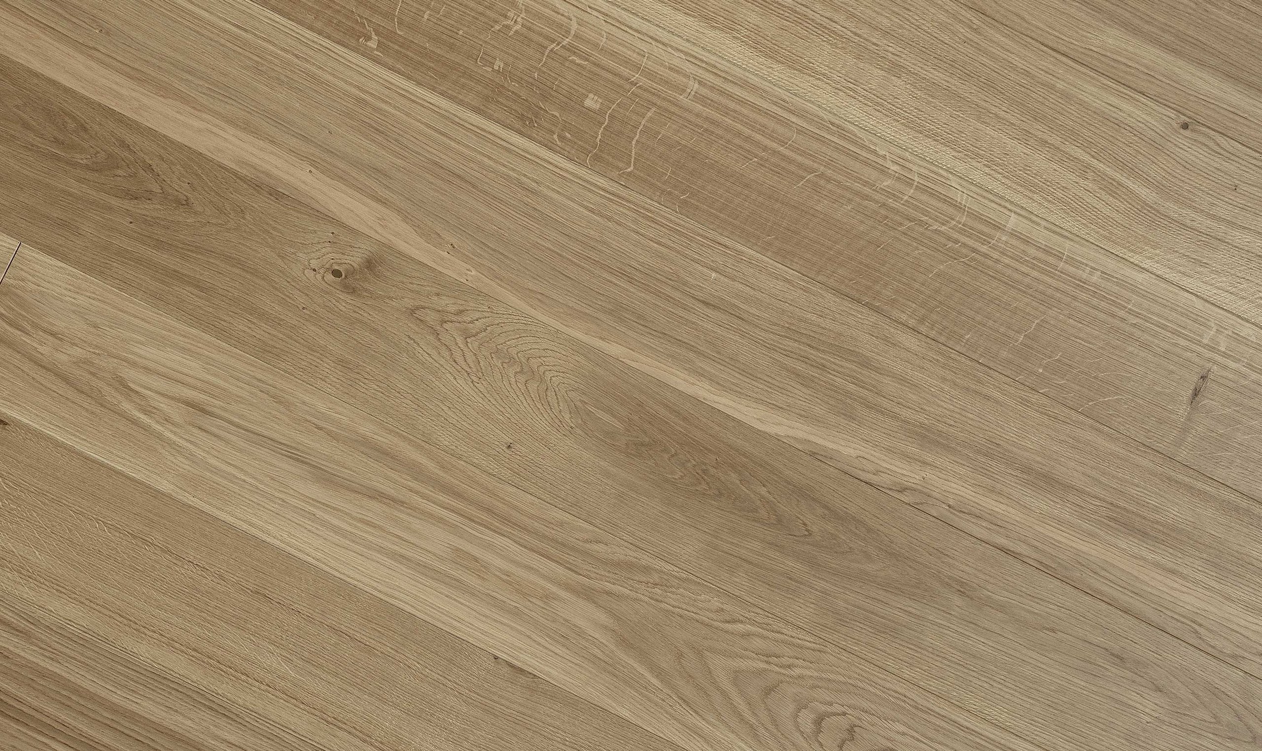 Smooth texture wood flooring