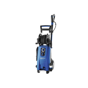 NHP MC 2C-150/650 XT EU - Version enrouleur + 15m de flexible HP Le MC 2C inaugurent une évolution de la pompe axiale NA2 avec la suppression de l'injecteur de détergent interne : plus de puissance réelle à la buse pour un meilleur rendement. Le canon à mousse de série sur toutes les versions réduit significativement le temps d'application du détergent tout en augmentant l'efficacité. Canon à mousse de série pour une efficacité de lavage optimale +20% de pression à la buse grâce à la suppression de l'injecteur détergent interne Lance inox avec buse 4en1 : Buse HP Tormado 20° + Buse HP Grand Angle 65° + Buse rotative TurboHammer + Buse BP/détergent (selon version) Enrouleur de flexible 15 mètres avec guide sur "XT" Marche/arrêt automatique Réglage du débit à la pompe Concept raccords rapides Ergo Poignée rétractable en aluminium Pompe à graissage à vie Caractéristiques Techniques Pression à la pompe (bar/MPa) 150/15 Impact de nettoyage (kg/force) 2.9 Débit d'eau Qmax/Qiec (l/h) 650/570 Température d'arrivée d'eau max. (°C) 60 Pompe (tr/min) 2800 Dimensions, L x L x H (mm) 394x391x955 Poids (kg) 32.8 Puissance absorbée (kW) 3.3 Voltage/phase/fréquence/ampère (V/~/HZ/A) 230/1/50/14.5 Longueur câble (m) 5 Hauteur d'aspiration (m) 0.5 Taille de la buse 0340 Pistons inox 3 Équipement standard : Pistons en acier inoxydable Marche/arrêt automatique Porte pistolet à pulvérisation Crochet de câble, tournant Pulvérisateur à mousse Bidon de détergent 2,5 litres * Voir fiche descriptive