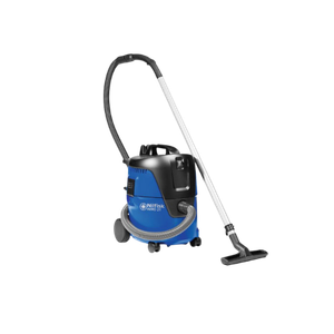 L'AERO est un aspirateur compact liquides & poussières pour des applications professionnelles. Il est facile à transporter, il a une cuve résistante et légère. De grandes performances pour un design compact. Il se transforme en souffleur en connectant le flexible sur l'arrière de la tête : rapide et efficace. Aspirateurs 3 en 1 : aspiration poussières, liquides et souffleur ! Moteur By-Pass à refroidissement indépendant Cuves résistantes en polypropylène ou inox (AISI 430) Fonction Marche/Arrêt automatique outils électriques (version "-21") Fonction "Souffleur" de série Utilisation possible "sans sac" Filtre en PET lavable Décolmatage semi-automatique du filtre Livrés complets avec tous les accessoires. CARACTERISTIQUES TECHNIQUES Poids (kg) 7.5 Dimensions (L x L x H) (cm) 375x385x505 Longueur câble (m) 5 Débit d'air (l/min.) 3600 Dépression (mbar/kPa) 210/21 Puissance consommée maxi (W) 1250 Puissance (W) 1000 Alimentation (V/HZ/A) 230/1/50-60/16 Niveau sonore (dB(A)) 64 Capacité du réservoir (litres) 20 Système de nettoyage du filtre Pousser et nettoyer Gamme d'accessoires Rangement du câble Fonction soufflerie Sac filtrant synthétique