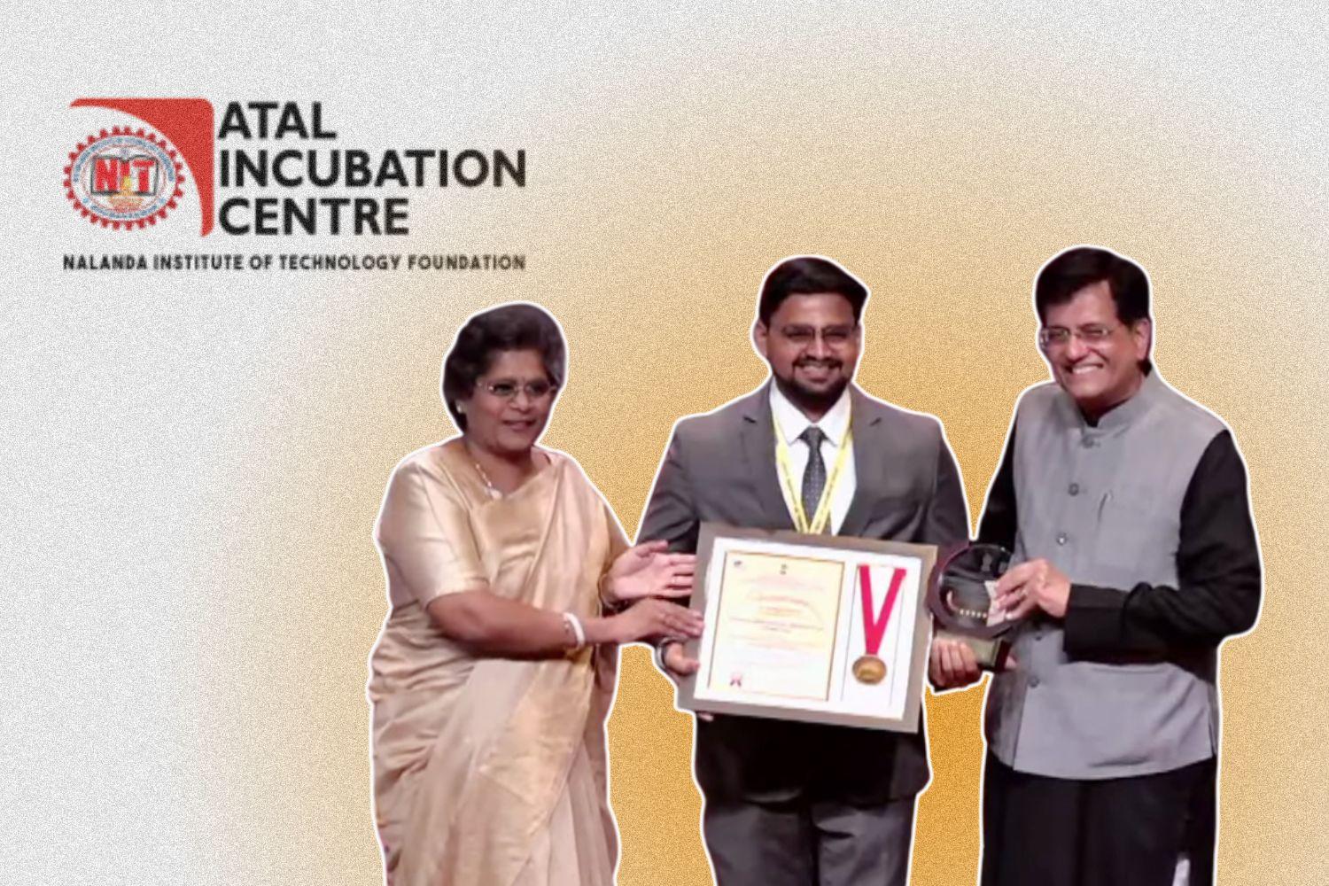 Image presenting AIC-Nalanda winning award for best incubator for ip.
