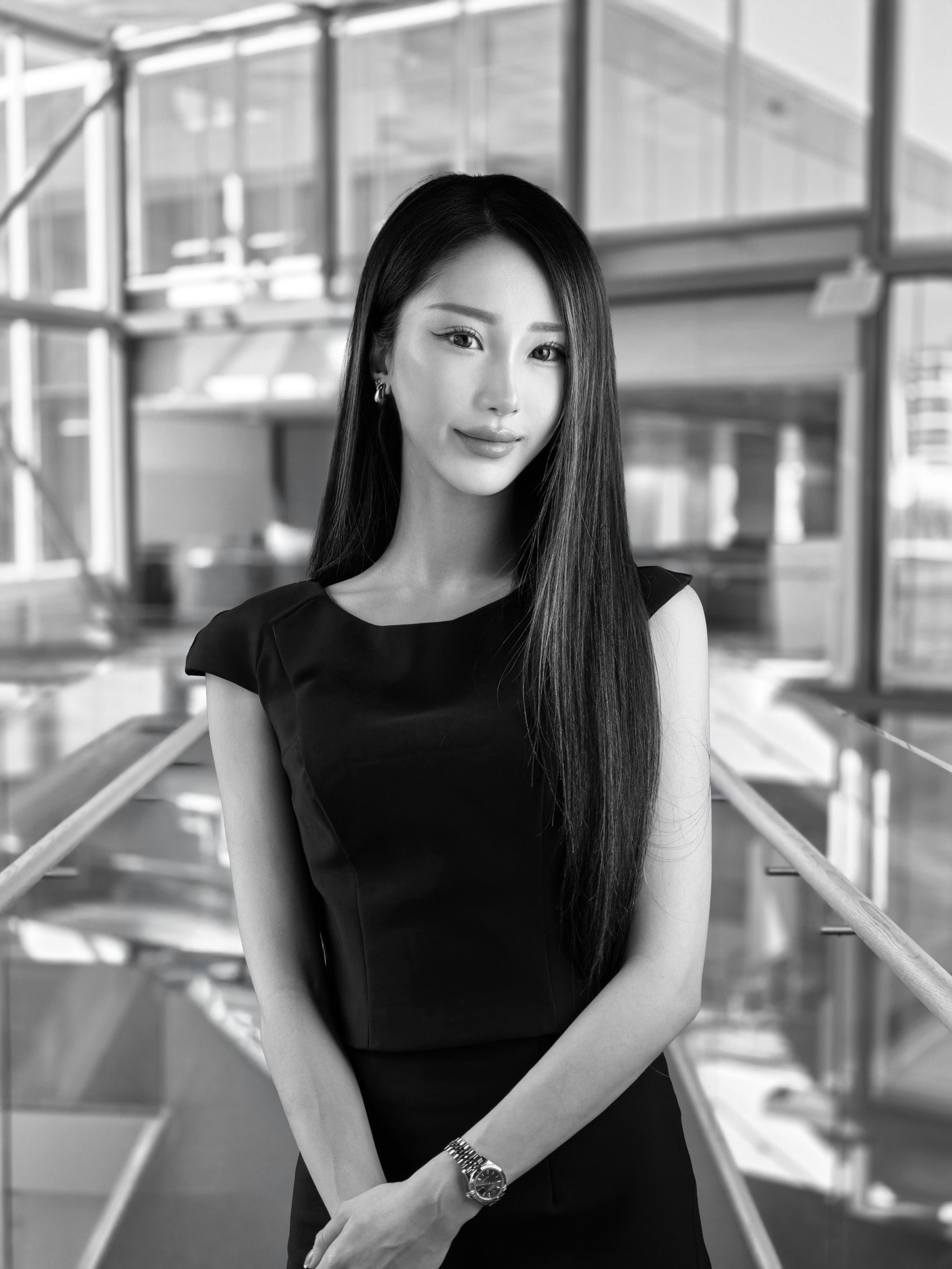 Julia Liu - Wallace Real Estate