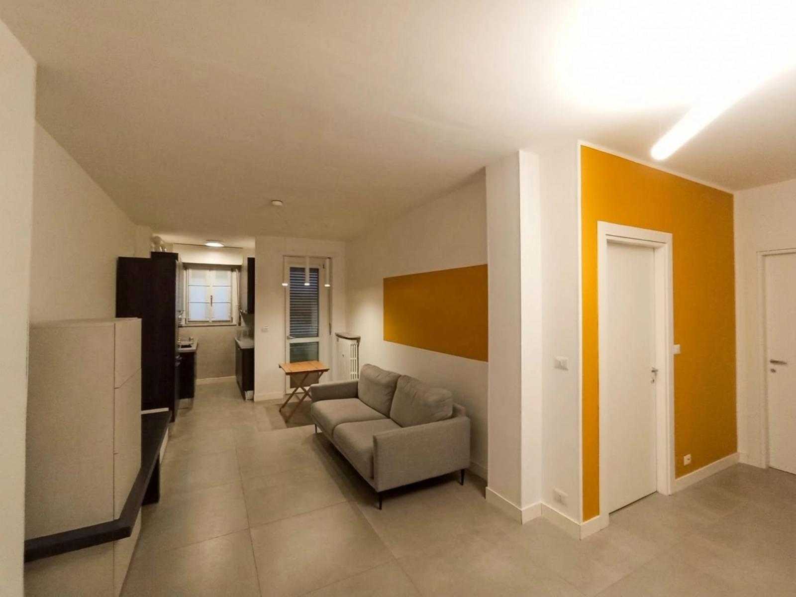 Tinteggiatura pareti interni con colore arancione ocra – decorazione appartamento residenziale a Chivasso