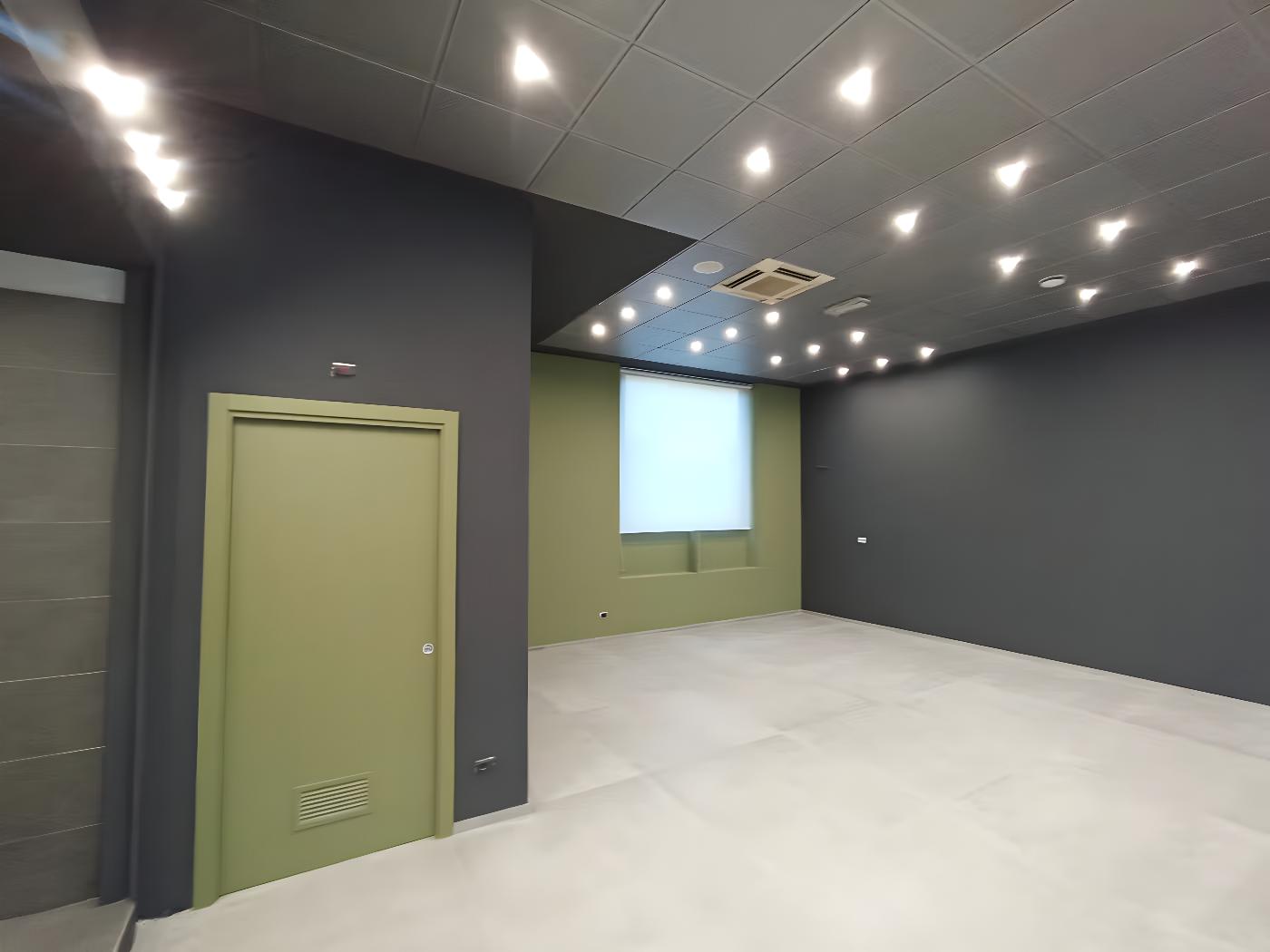 Tinteggiatura locale commerciale showroom con colore grigio antracite – imbianchino professionista Chivasso e Torino