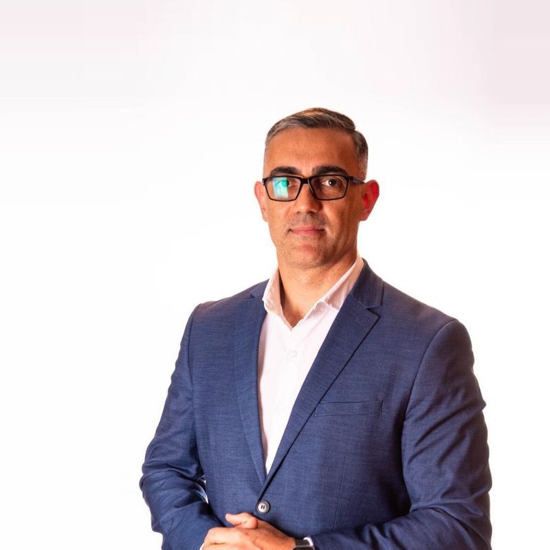 Dr. Maximiliano Machado Escobar, Reumatólogo del centro médico de GO en Tucumán