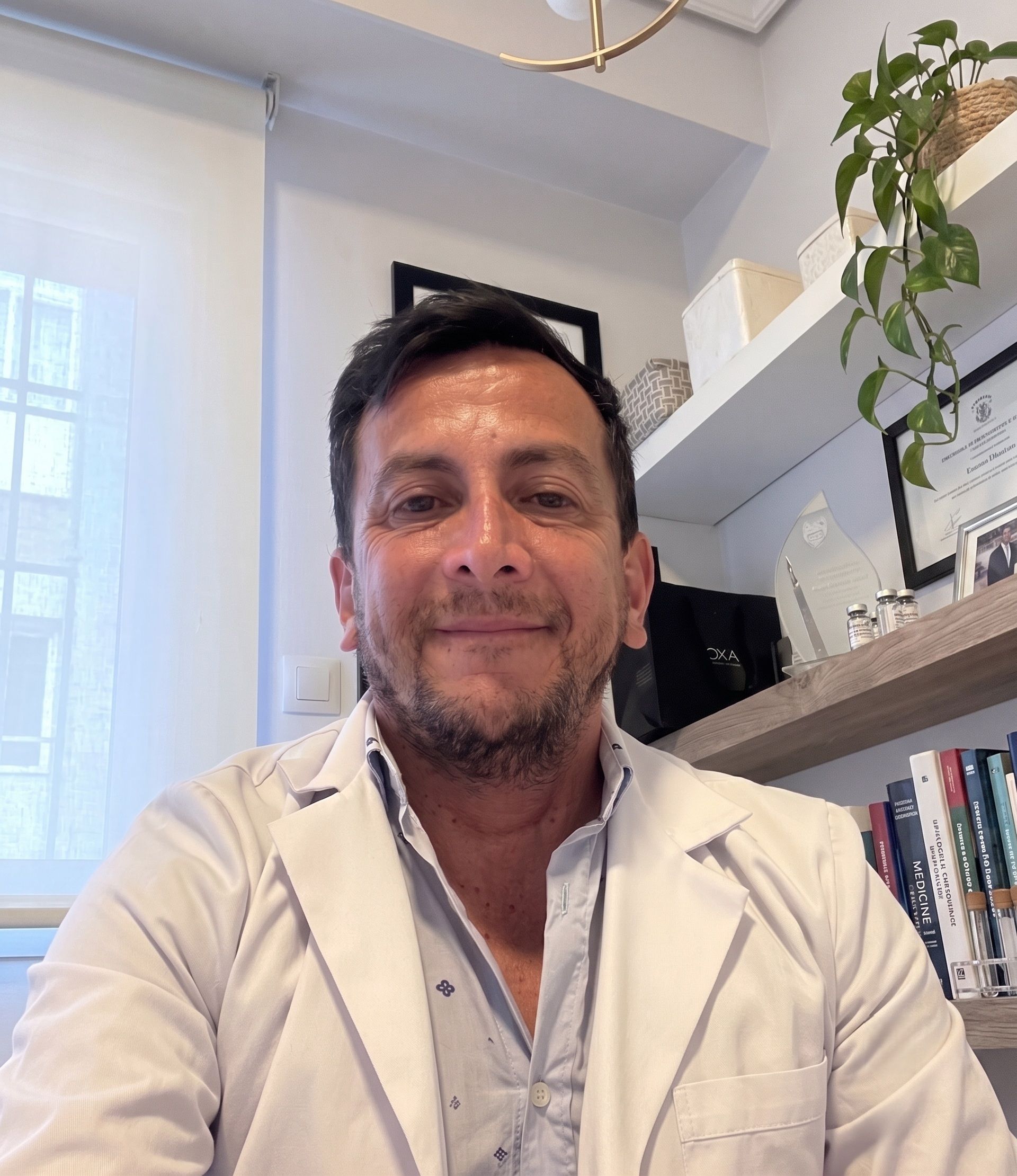 Dr. Parera Eduardo, Especialista en Cirugía Plástica del centro médico de GO en Tucumán