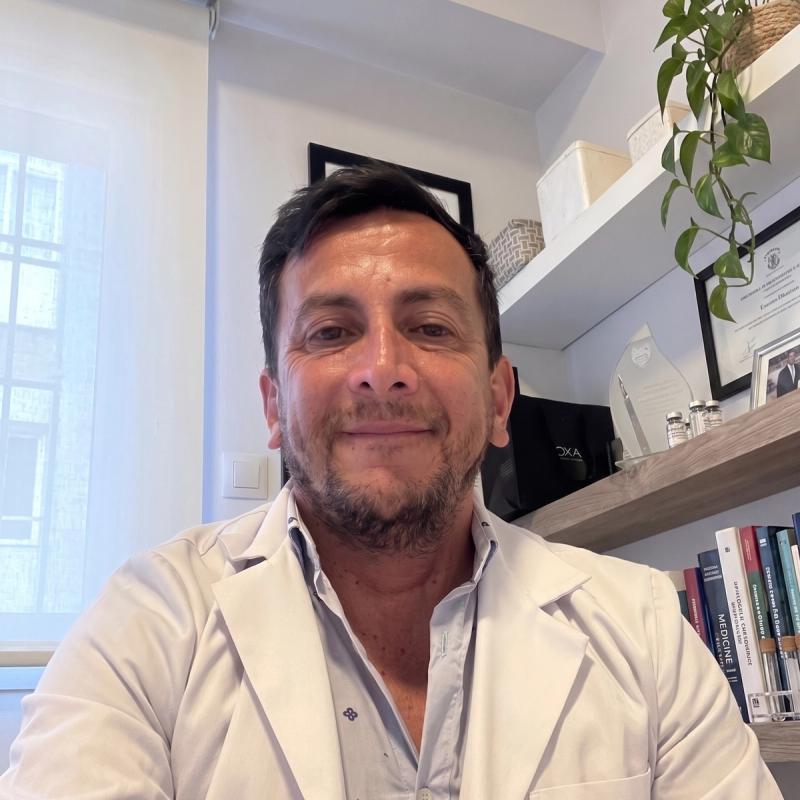 Dr. Parera Eduardo, Especialista en Cirugía Plástica del centro médico de GO en Tucumán