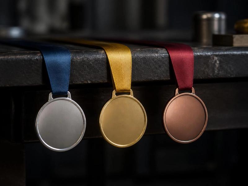 Medalhas personalizadas com fitas coloridas