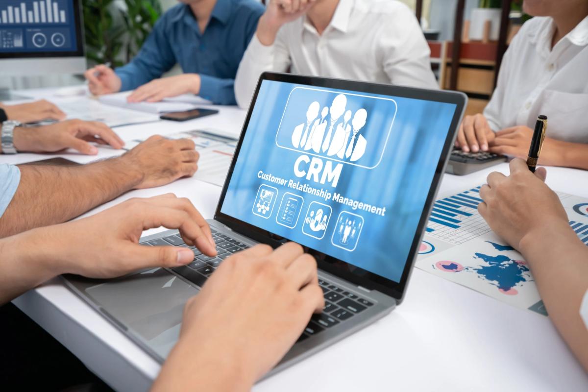 Efektywne zarządzanie CRM, kluczowe funkcje i możliwości integracji.
