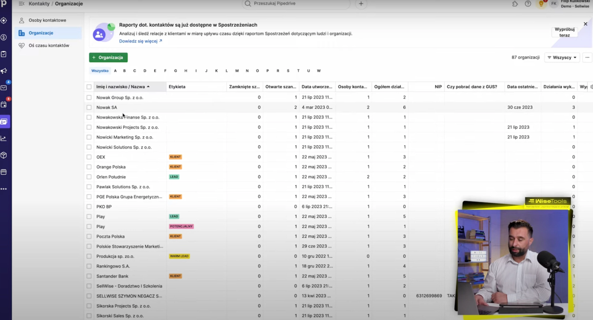 Kadr z YouTube - przygotowanie systemu CRM 