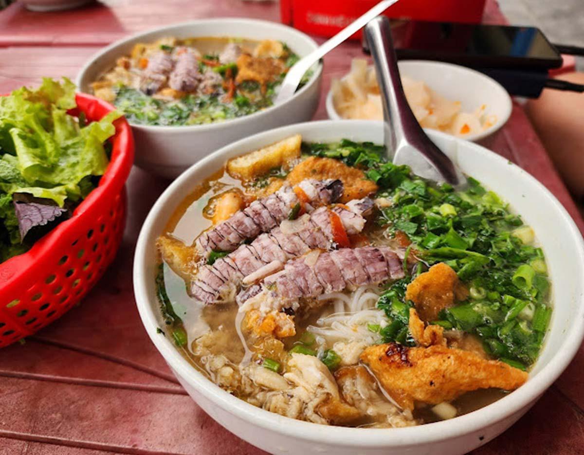 분베베는 국물 맛이 깔끔하고 먹기 편해 하롱베이 미식 탐방의 하루를 시작하기에 안성맞춤인 아침 메뉴입니다. (사진 출처: 수집)