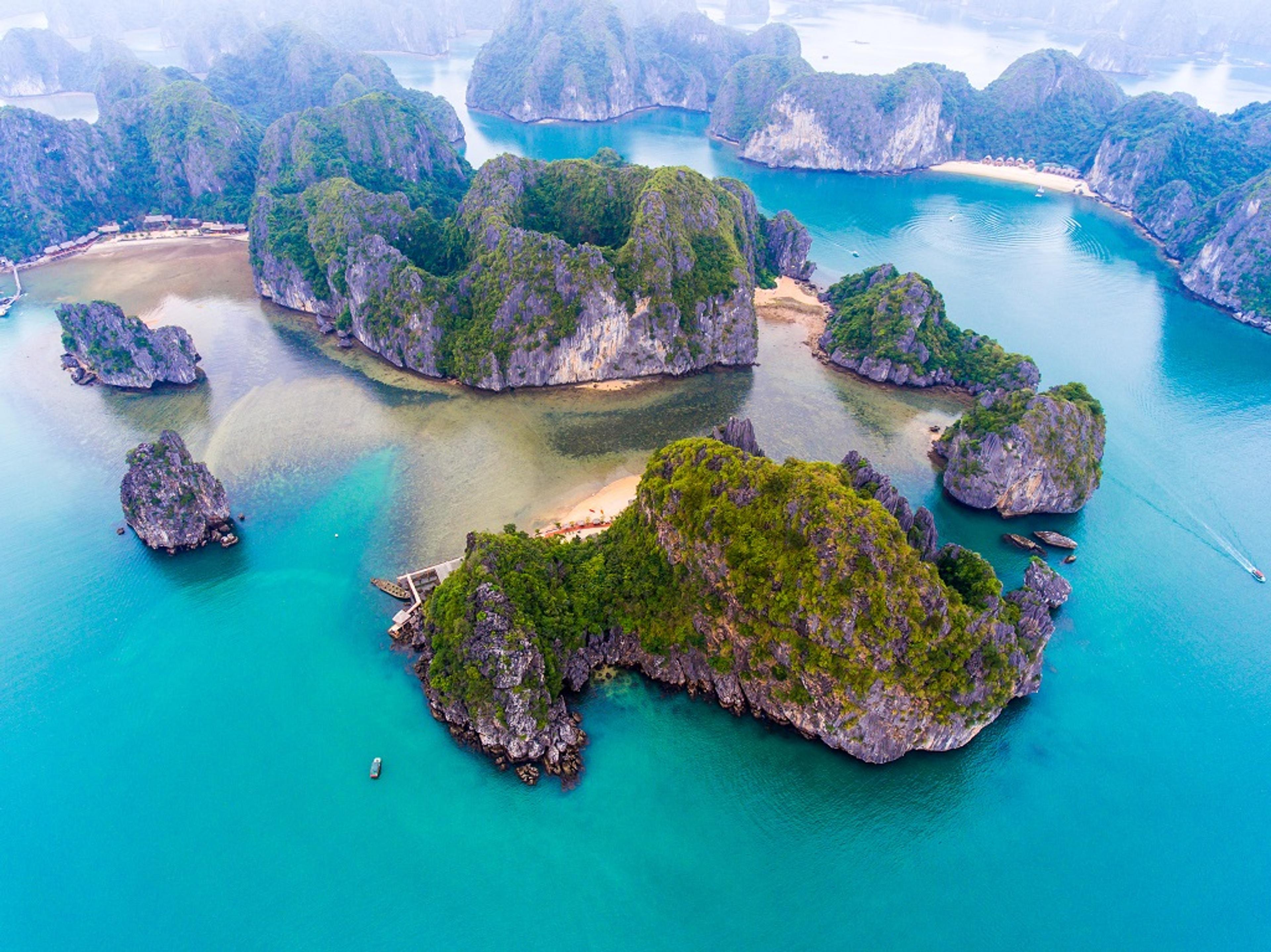Ha Long के पास घूमने के लिए शीर्ष 10 स्थान: Yen Tu, Cat Ba, Hai Phong और बहुत कुछ