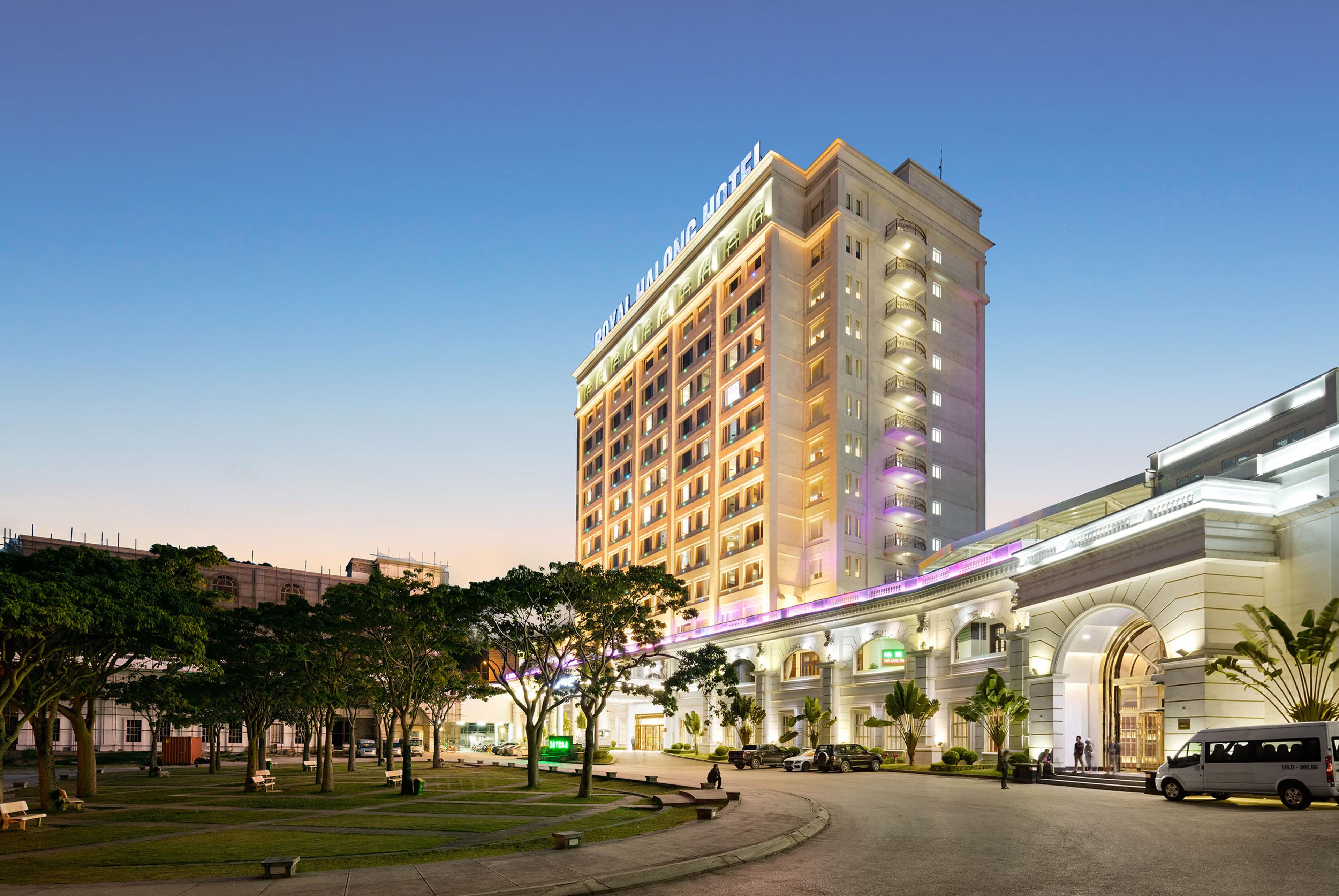 Royal Hạ Long Hotel: Một Điểm Dừng Nhiều Trải Nghiệm Tại Bãi Cháy