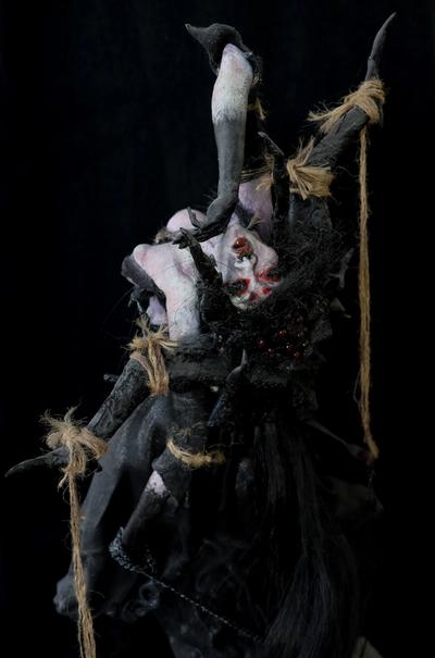 domina strega witch spider postapocaliptic fashion lust women feet long legs big breasts tits boobs