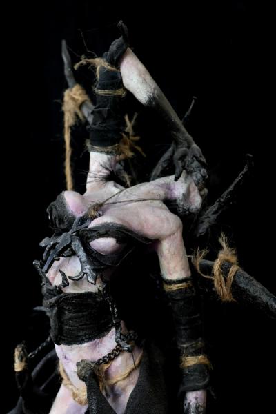 domina strega witch spider postapocaliptic fashion lust women feet long legs big breasts tits boobs