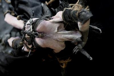 domina strega witch spider postapocaliptic fashion lust women feet long legs big breasts tits boobs