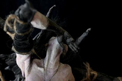 domina strega witch spider postapocaliptic fashion lust women feet long legs big breasts tits boobs