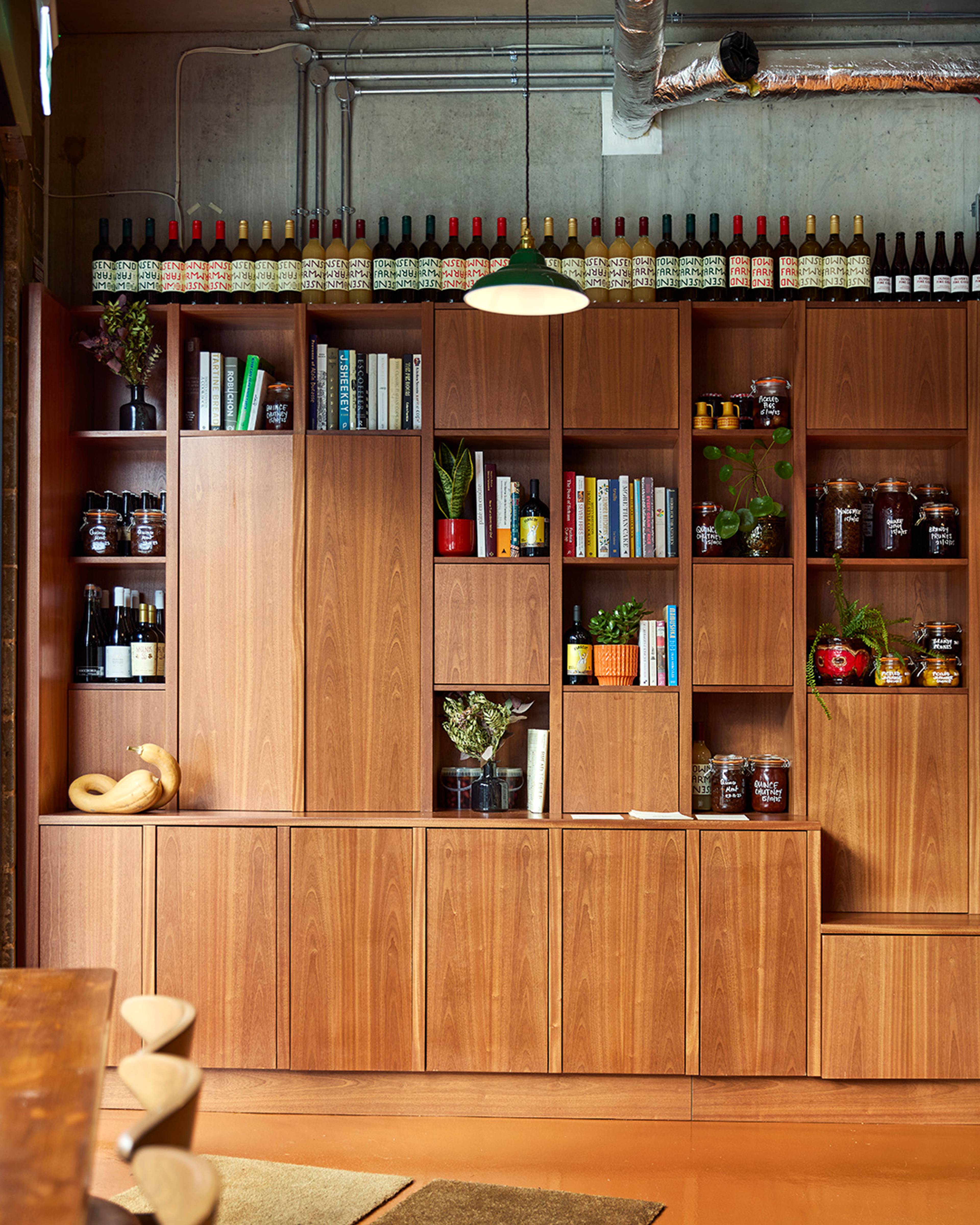 Images with caption alt text