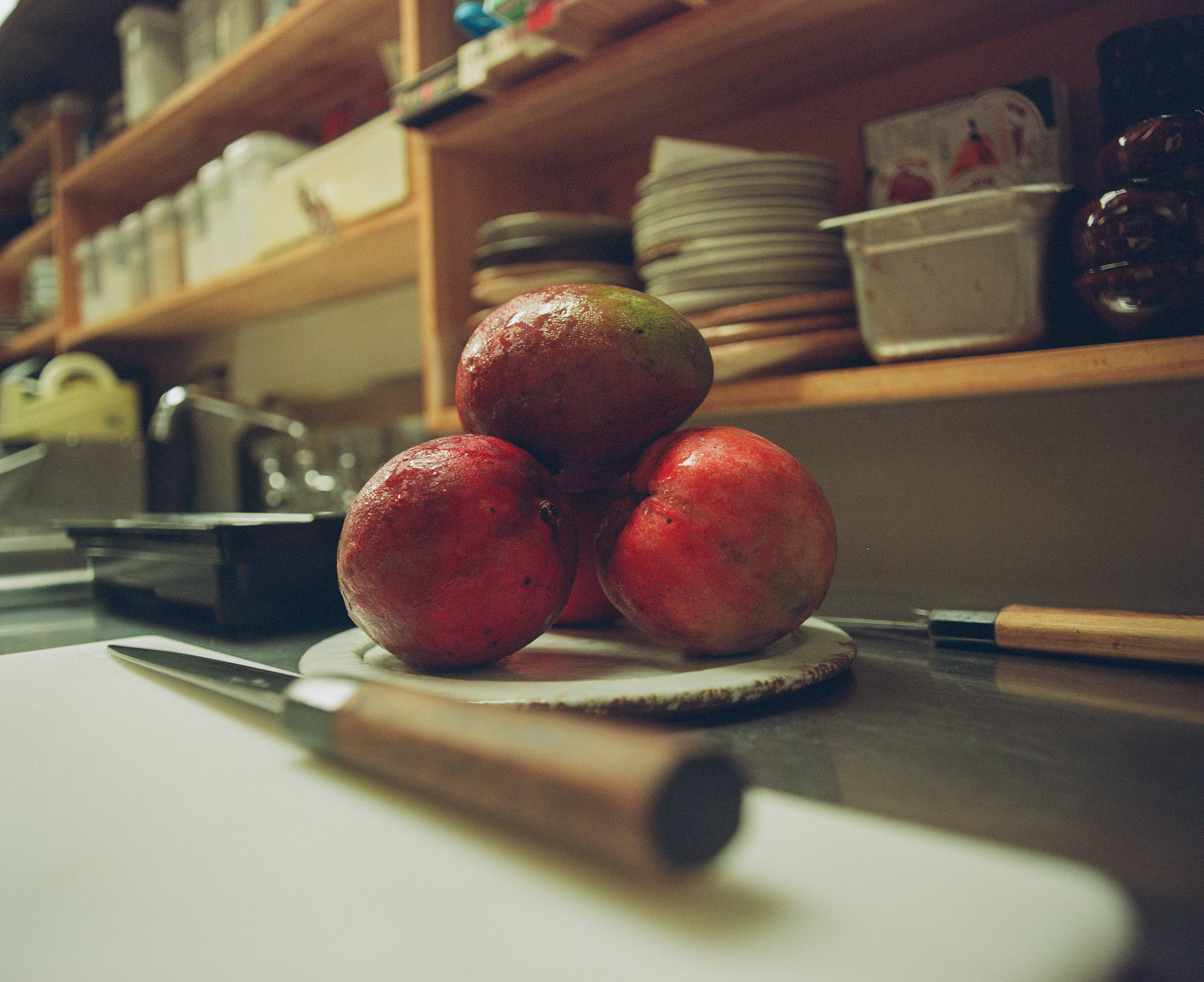 Photo of three mangoes