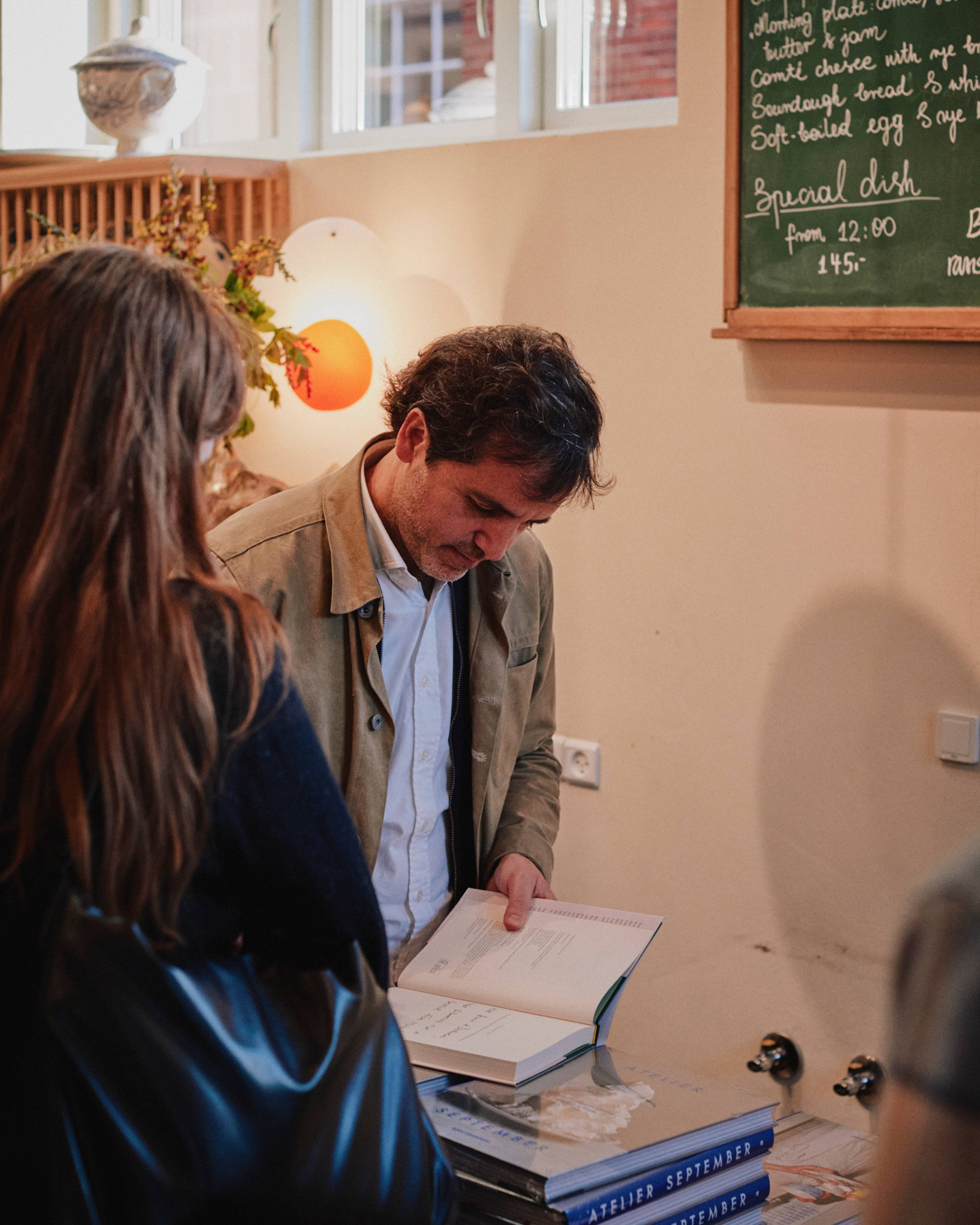 Images with caption alt text