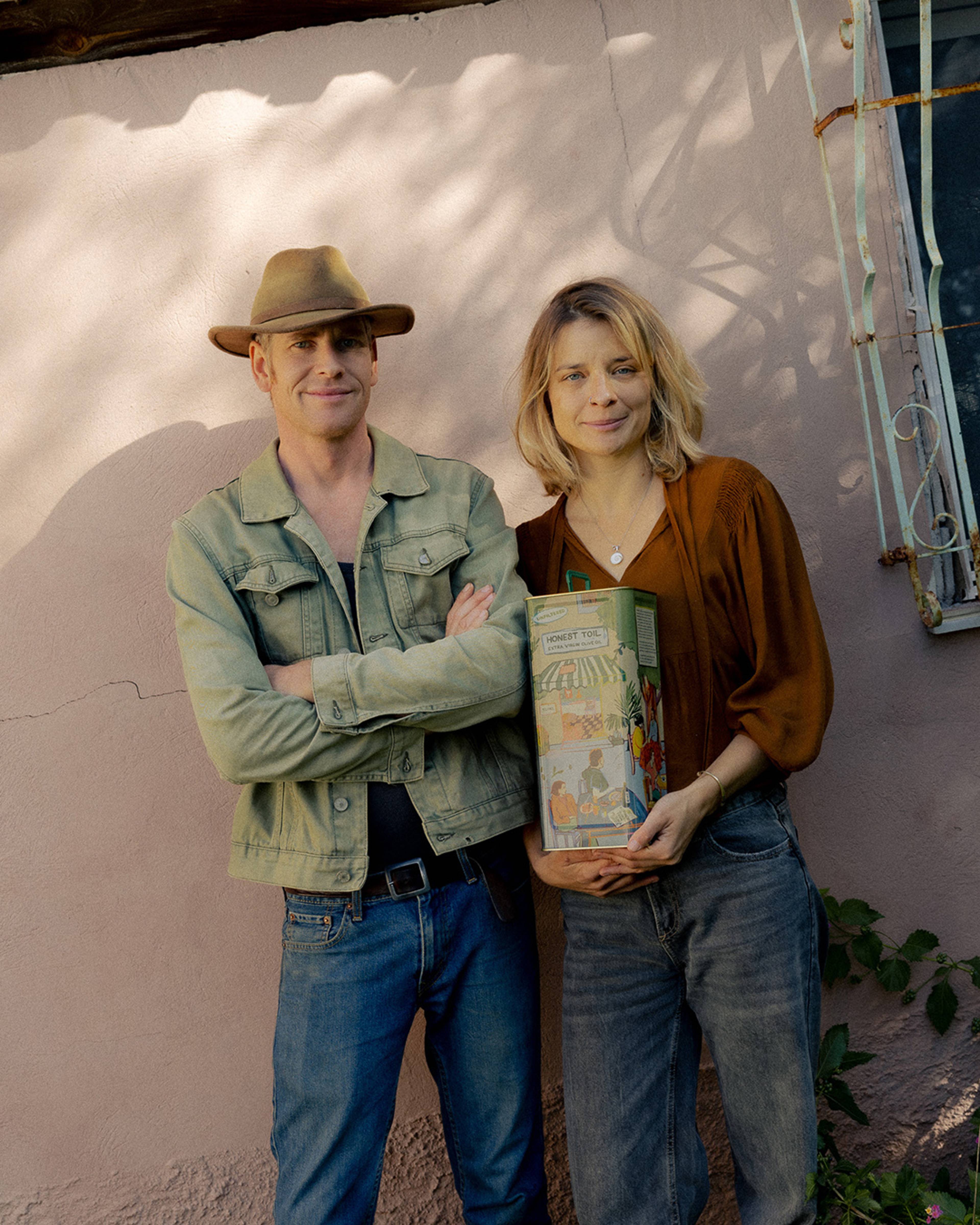 Images with caption alt text