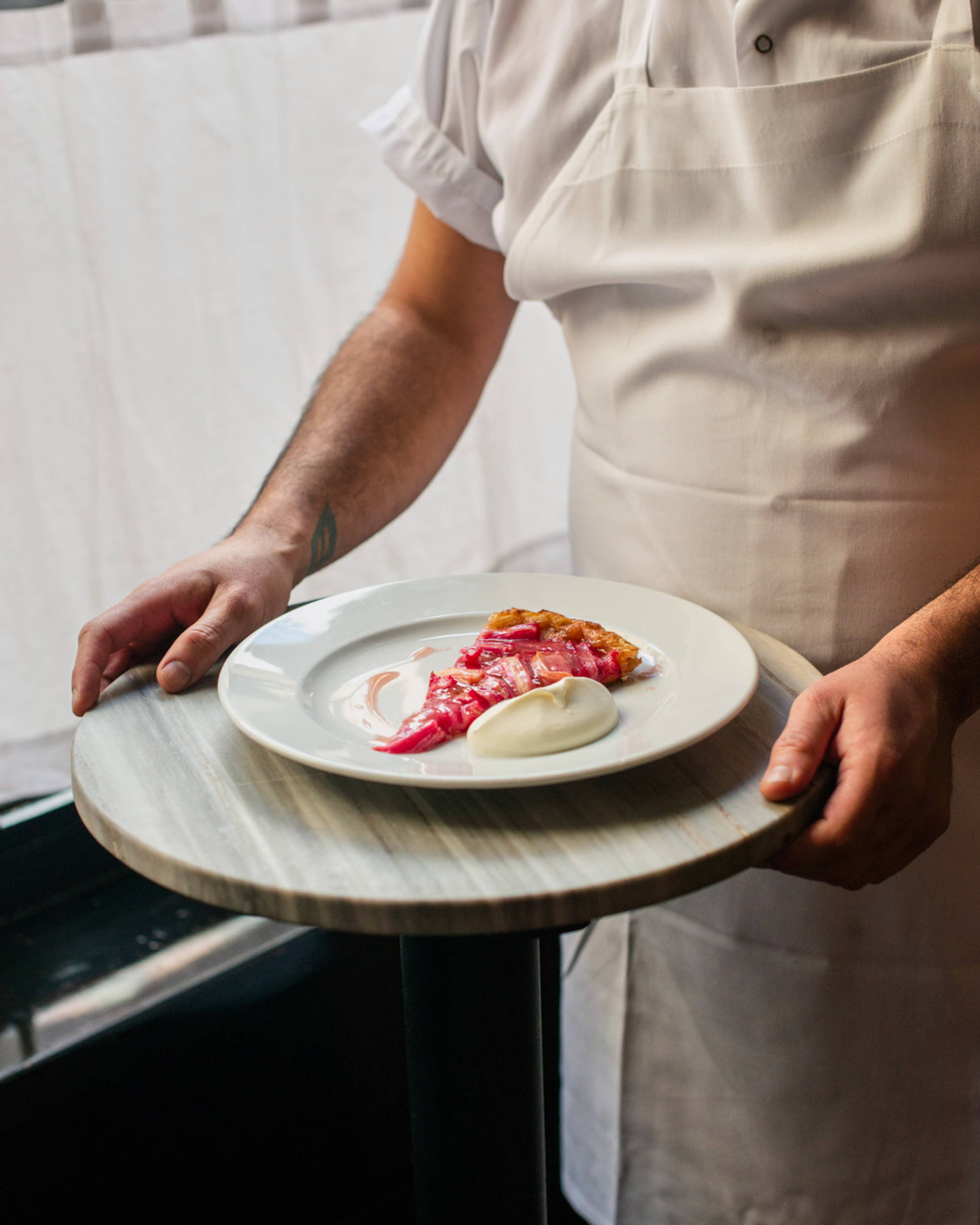 Images with caption alt text