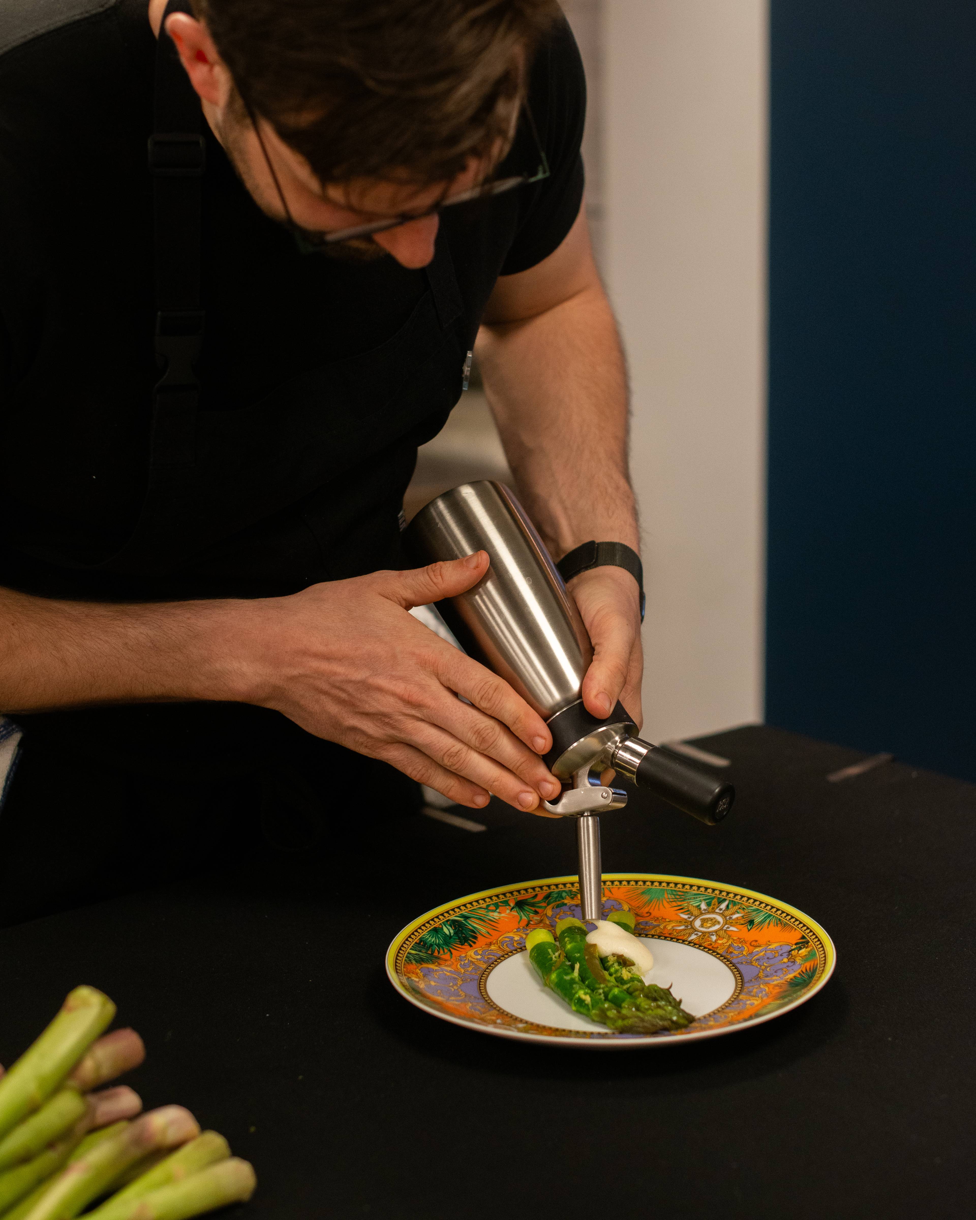 Images with caption alt text